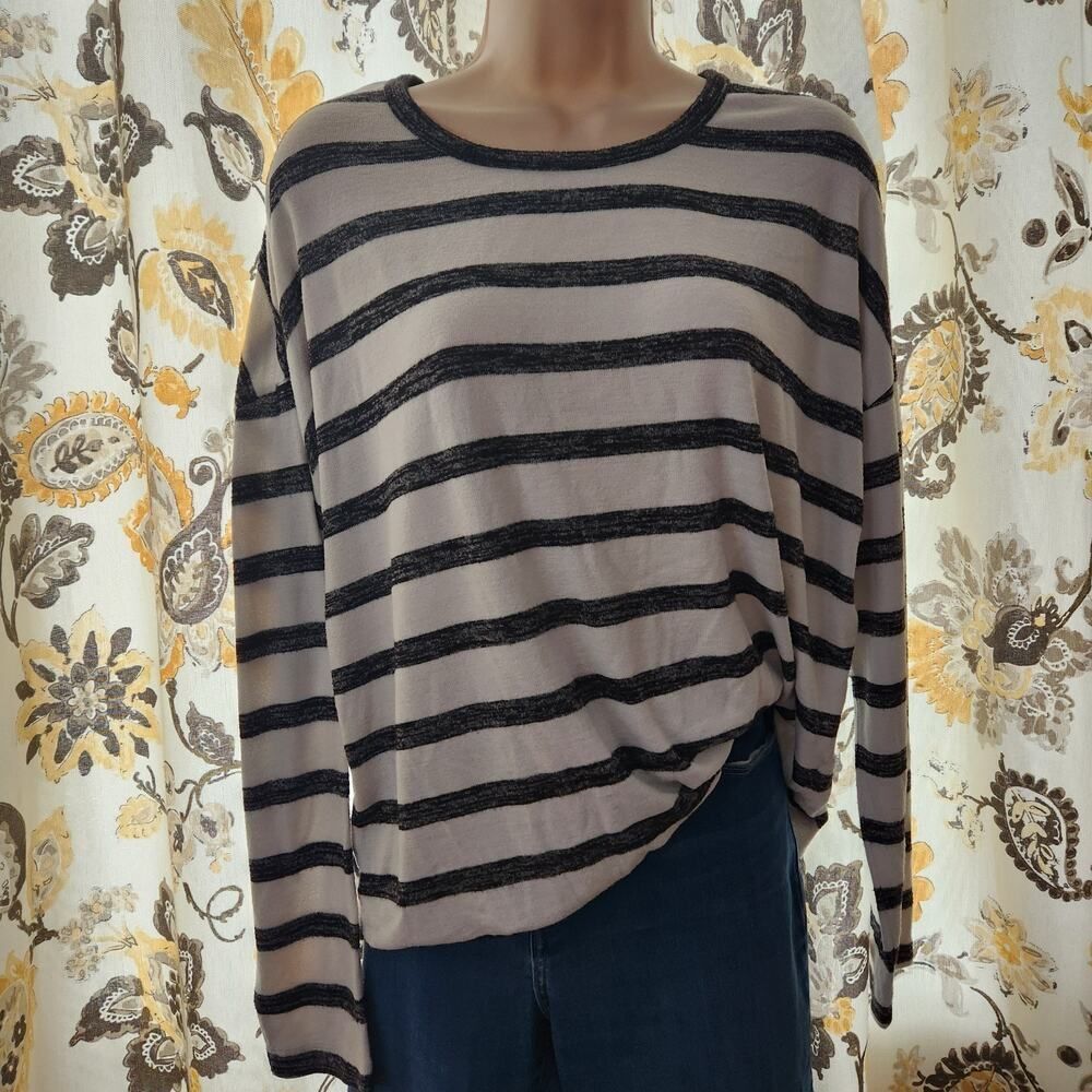 Time & Tru Women's Pullover Top Size Medium Stripe Long Sleeve Scoop Neck